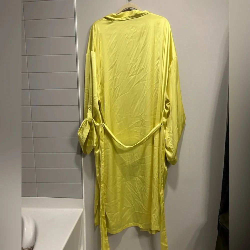 Chill by Cravings Intimates Luxe Silk Robe - Picture 3 of 3